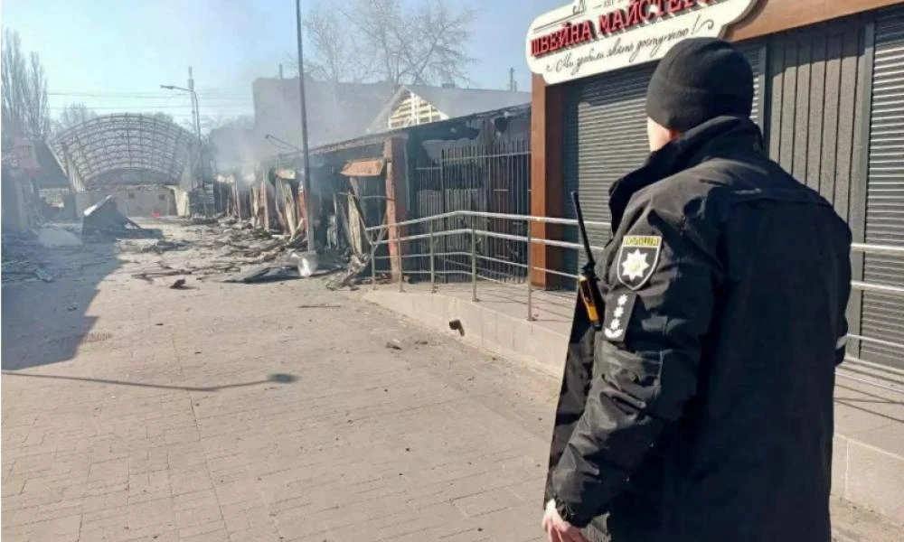 Ουκρανία: 3 παιδιά και 41 ενήλικες βαριά τραυματισμένοι έχουν εγκλωβιστεί στο Τσερνιχίβ